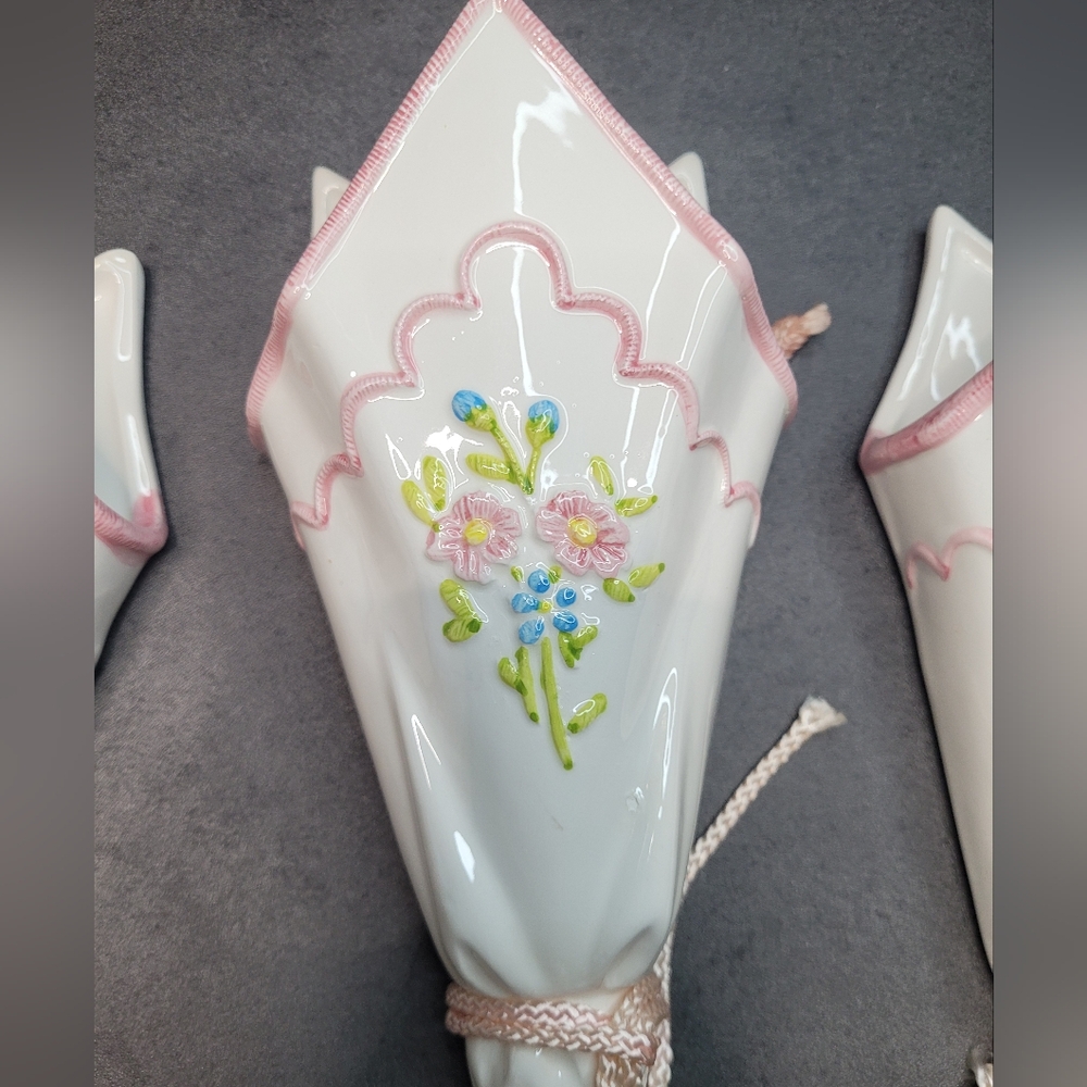 French Country Handkerchief Ceramic Floral Wall Pockets - Picture 4 of 15